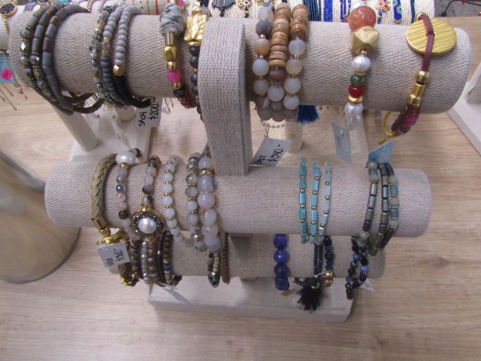 Tabbá Joyería Aretes, pulseras, sombreros, accesorios, relojes